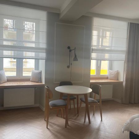 Mey Appartment On Rynok Square 利沃夫 外观 照片